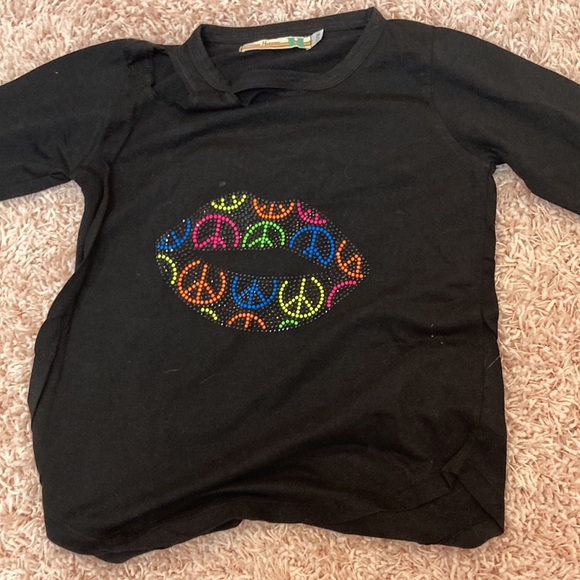 Black with design longs sleeve shirt - Picture 3 of 3